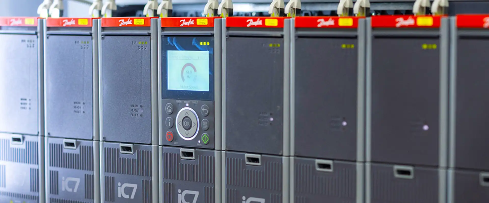 Відкрийте нові можливості з частотним перетворювачем Danfoss iC7-Automation